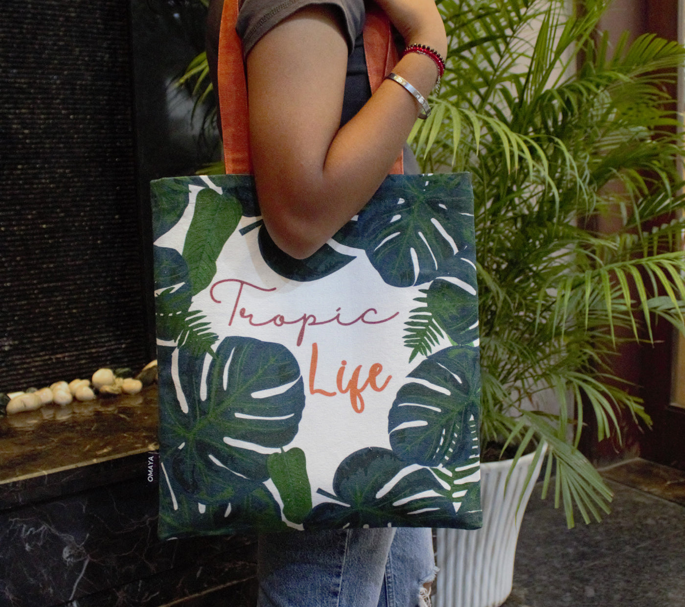 Tropic Life Printed Canvas Tote Bag 34x36 cm.